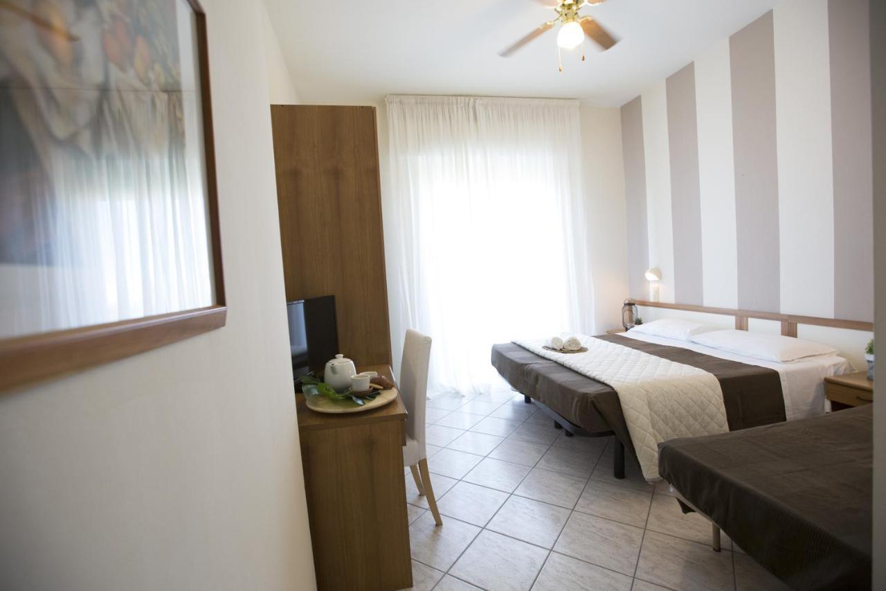 Hotel Esplanade Rimini Bagian luar foto